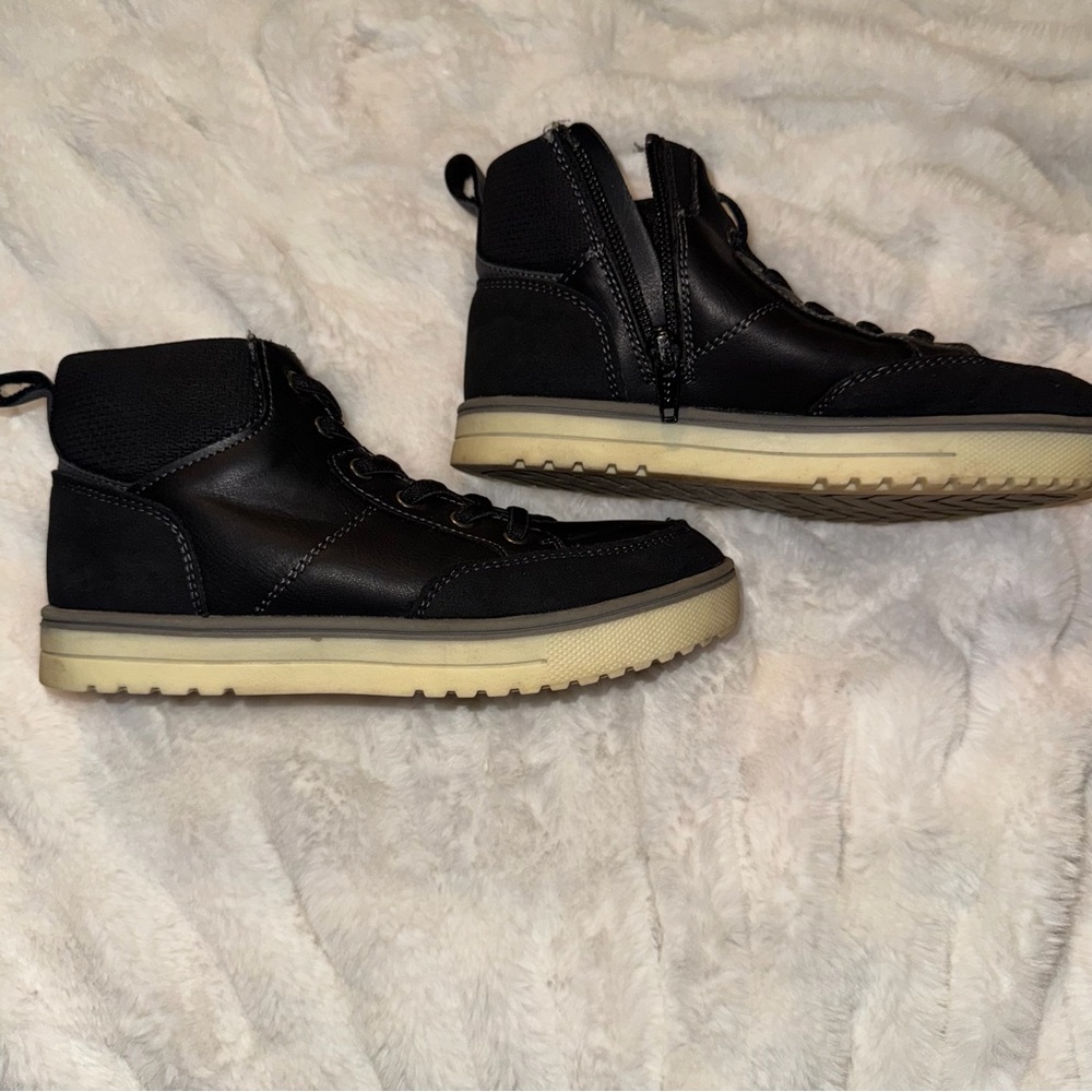 Thereabouts Size 13 Boys High Top Shoes Black Faux Leather Lace Up Round Toe - Picture 2 of 7